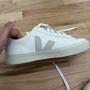 Almost new Veja Campo Sneakers - size 39!! Super cute